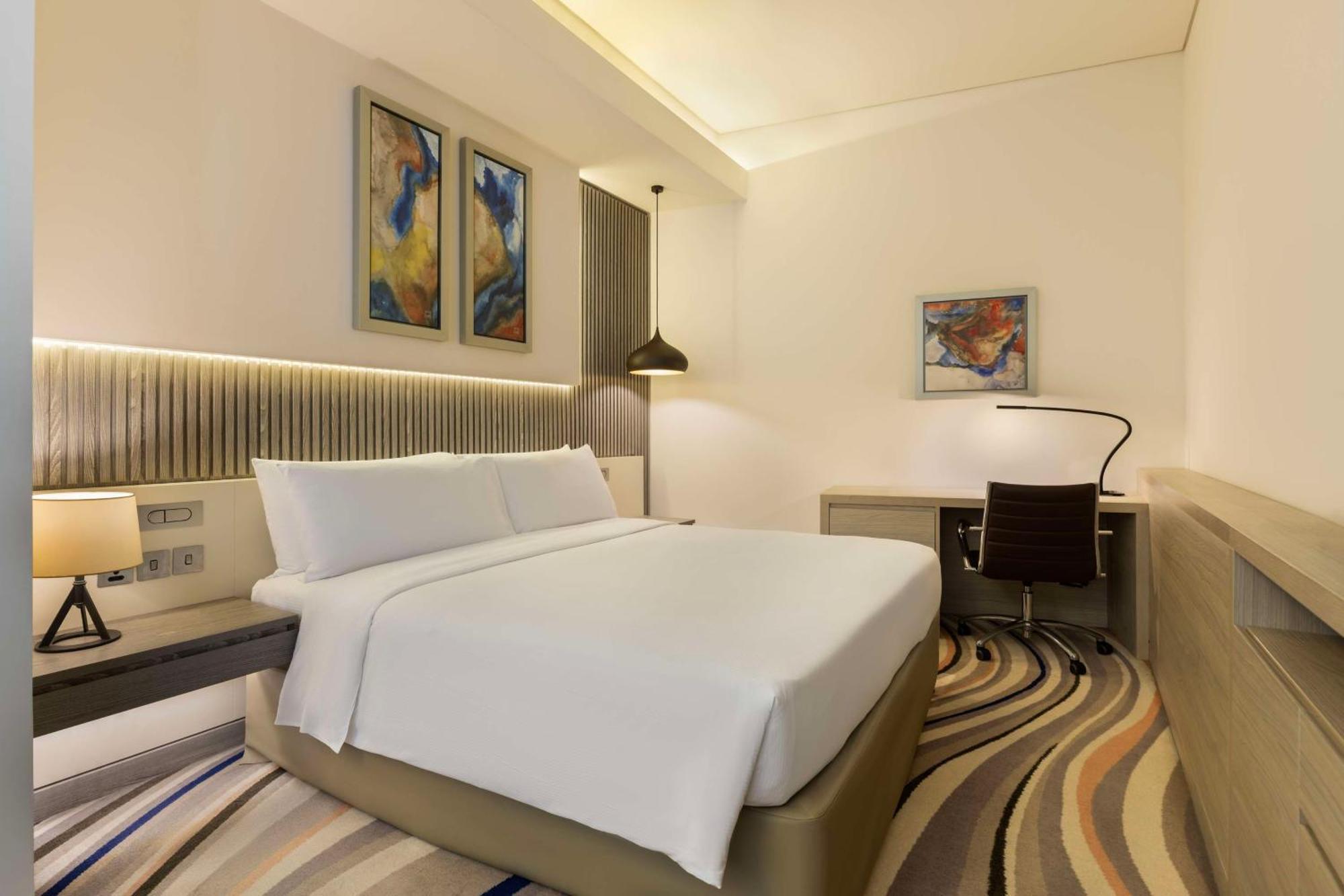 Doubletree By Hilton Doha Old Town Hotel Exterior photo A room at the hotel
