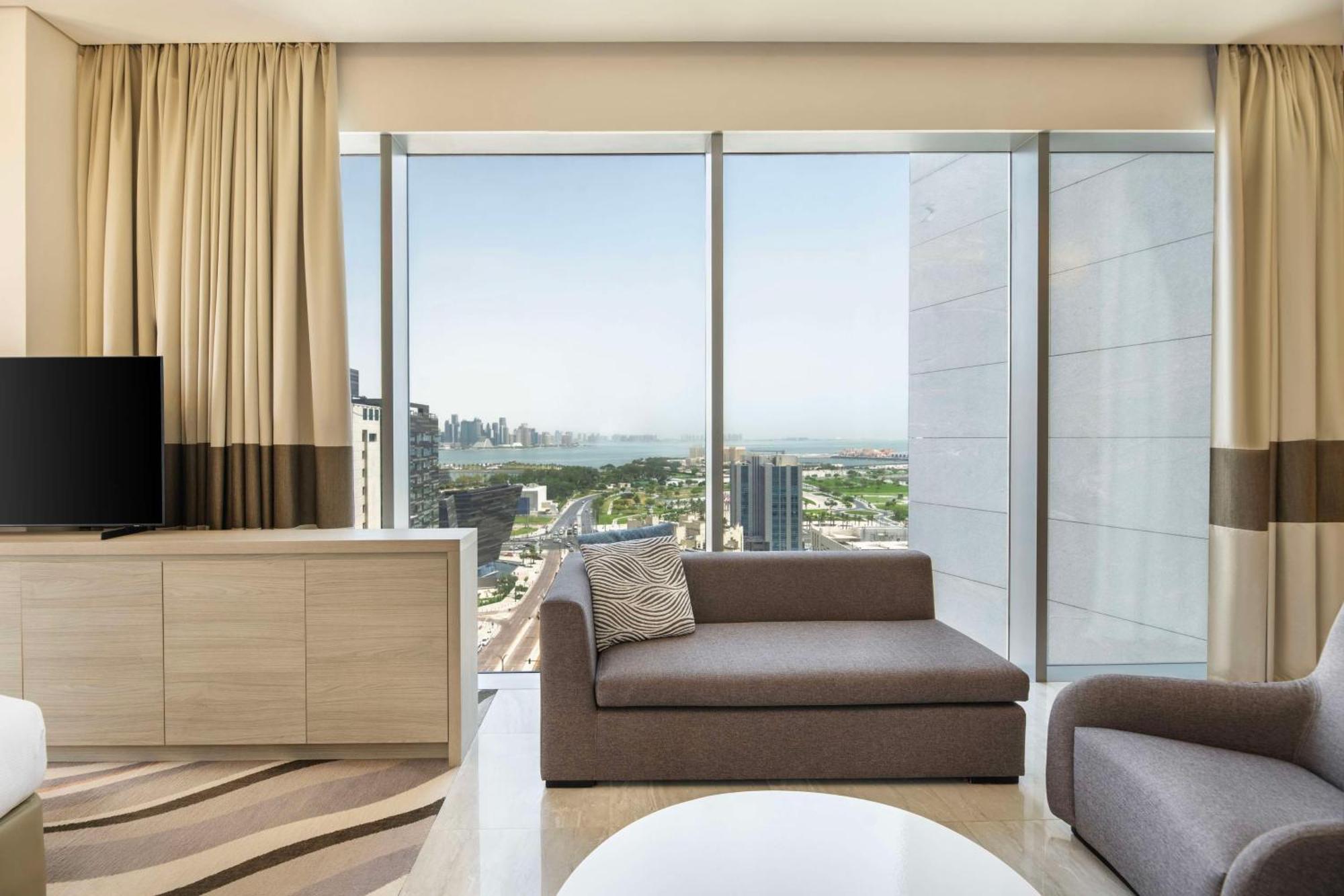 Doubletree By Hilton Doha Old Town Hotel Exterior photo Living room